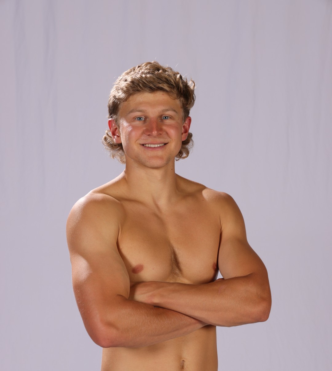 Luke Nichols swimming